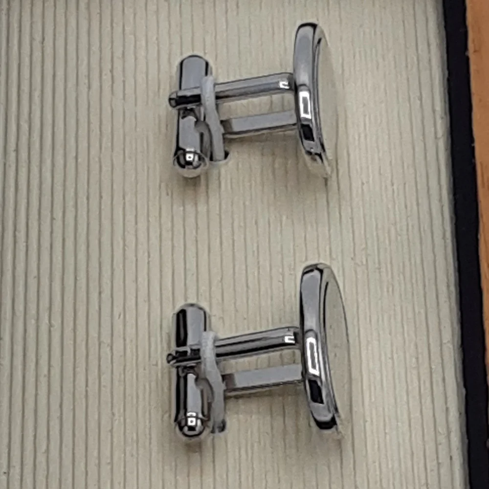 Geoffrey Beene Vintage Oval Silver Tone Cufflinks In Wooden Box.